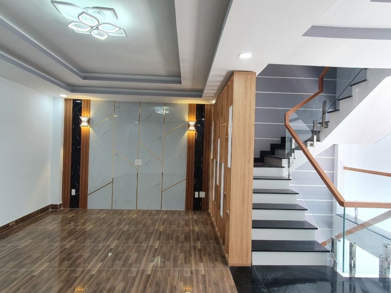Bán nhà mặt phố Võ Văn Hát, Q.9, 60m², 4 tầng, 6.1 tỷ, sổ hồng - Ảnh 1